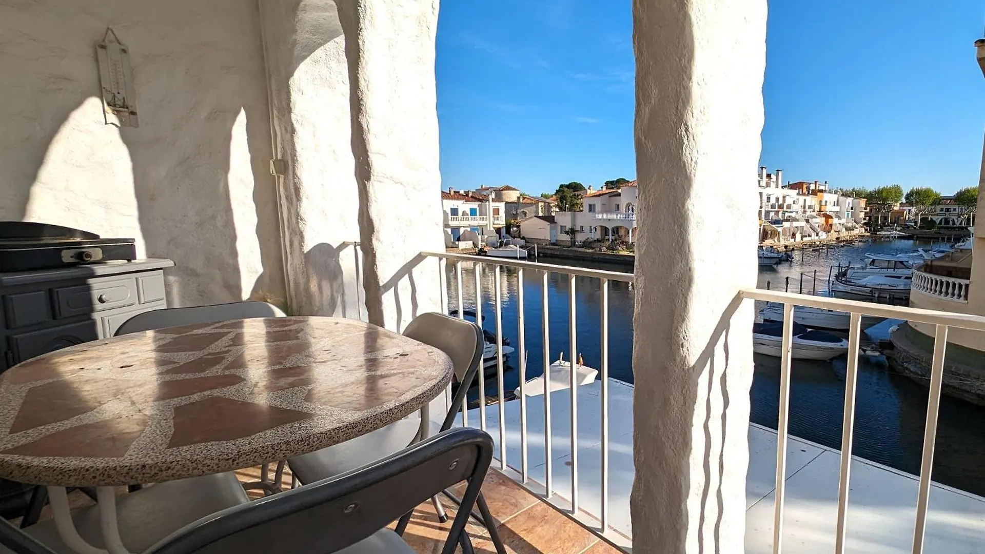 Appt Costa Akoya Conserjeria, Vue Canal Empuriabrava Spain